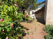 MAISON SUR DEUX NIVEAUX A RÉNOVER, TERRAIN DE 330 m² 