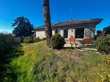 MAISON 158 M², TERRASSE EXPOSEE SUD, TERRAIN CLOS DE 593 M², 4 CHAMBRES, GARAGE, CAVE, POMPE A CHALEUR, PANNEAUX SOLAIRES, CHARPENTE TRADITIONNELLE.