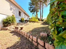 MAISON 158 M², TERRASSE EXPOSEE SUD, TERRAIN CLOS DE 593 M², 4 CHAMBRES, GARAGE, CAVE, POMPE A CHALEUR, PANNEAUX SOLAIRES, CHARPENTE TRADITIONNELLE.