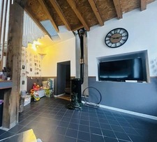 MAISON EN PIERRES RENOVEE PROCHE CENTRE VILLE, 3 CHAMBRES, BUREAU, TERRASSE, DOUBLE VITRAGE ALU, POELE GODIN, ASSAINISSEMENT COLLECTIF,FIBRE, ISOLATION MUR ET TOITURE, PAS DE TRAVAUX A PREVO