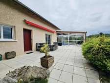 VILLA ANNEE CONSTRUCTION TRADITIONNELLE 151M2, 2004M2 de TERRAIN, 3 CHAMBRES, VUE DÉGAGÉE, PISCINE INTÉRIEURE CHAUFFEE DE 2021 , SOUS-SOL, 1H DE LYON