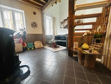 MAISON CHALEUREUSE RENOVEE, 3 CHAMBRES,TERRASSE,DOUBLE VITRAGE ALU,POELE GODIN,ASSAINISSEMENT COLLECTIF,FIBRE, ISOLATION MUR ET TOITURE, PAS DE TRAVAUX A PREVO