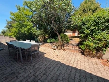 MAISON 100 M² AU CALME, 3 CHAMBRES, POSSIBILITE DE 4 CHAMBRES, TERRAIN DE 859 m², TERRASSE, POMPE A CHALEUR, CLIMATISATION, ASSAINISSEMENT COLLECTIF, TOITURE OK, DOUBLE VITRAGE GARAGE.
