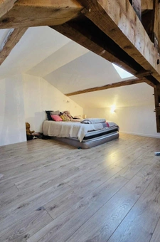 MAISON CHALEUREUSE RENOVEE, 3 CHAMBRES,TERRASSE,DOUBLE VITRAGE ALU,POELE GODIN,ASSAINISSEMENT COLLECTIF,FIBRE, ISOLATION MUR ET TOITURE, PAS DE TRAVAUX A PREVO