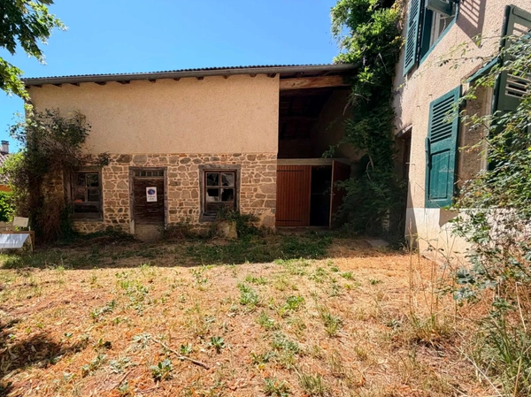 GRANGE A RENOVER AVEC GARAGE, TERRAIN DE 330 m² 