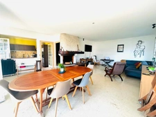 MAISON 158 M², TERRASSE EXPOSEE SUD, TERRAIN CLOS DE 593 M², 4 CHAMBRES, GARAGE, CAVE, POMPE A CHALEUR, PANNEAUX SOLAIRES, CHARPENTE TRADITIONNELLE.