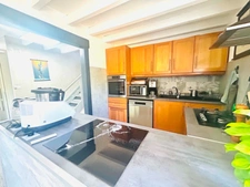 MAISON 100 M² AU CALME SANS VIS A VIS, 3 CHAMBRES, TERRAIN DE 859 m², TERRASSE DE 30m²,  GARAGE, DOUBLE VITRAGE, POMPE A CHALEUR, CLIMATISATION, ASSAINISSEMENT COLLECTIF 