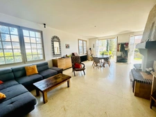 MAISON 158 M², TERRASSE EXPOSEE SUD, TERRAIN CLOS DE 593 M², 4 CHAMBRES, GARAGE, CAVE, POMPE A CHALEUR, PANNEAUX SOLAIRES, CHARPENTE TRADITIONNELLE.