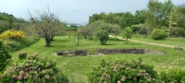 Maison néo-bretonne. Vue mer. Cinq chambres. Terrain de plus de 4000m2.