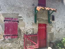 Maison en pierre à rénover avec grange et jardin