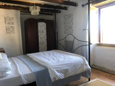 Maison en pierre avec 3 chambres et jardin clos