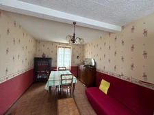 Maison à vendre 4 pièces LUSSAC LES EGLISES (87) sur grand jardin clos de 1954m2 proche ruisseau.
