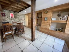 Corps de fermé rénové 170m2 avec deux granges -1370 m2 de terrain 