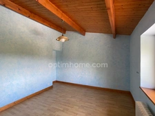 Maison de  bourg de 95m2, 3 chambres sur parcelle de 360m2 avec piscine et garage.