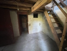 Maison en pierre  avec jardin deux garages et dépendances