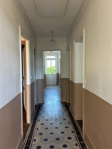 Maison bourgeoise de 8 pièces avec jardin, garage et dépendances