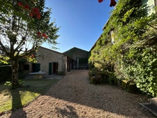 Propriété à vendre 10 pièces 400m2 habitable sur 3,5 hectares de terrain,  piscine et dépendances.