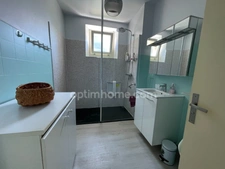 Maison de 3 chambres avec sous sol complet sur 837 m2 de terrain 