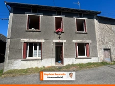 Ensemble immobilier en pierre avec 5000 m2 de terrain.