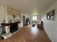 Maison individuelle en pierre de 126 m2 avec dépendances sur terrain de 2610 m2.
