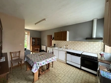 Maison à vendre 4 pièces LUSSAC LES EGLISES (87) sur grand jardin clos de 1954m2 proche ruisseau.