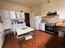 Très grande maison de caractère de 250m2 avec 8 chambres sur un beau parc de 2440m2.