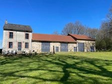 maison  de charme- granges attenantes et 3000 m2 de terrain