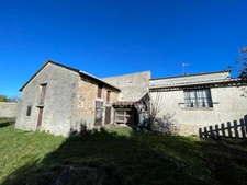 Maison de charme de 106 m2 habitable avec garages, atelier et jardin 