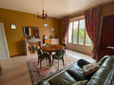 Belle maison individuelle de village de 115 m2 avec jardin et double garage.