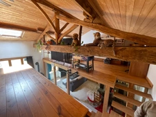 Corps de fermé rénové 170m2 avec deux granges -1370 m2 de terrain 