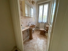 Ensemble immobilier en pierre avec 5000 m2 de terrain.