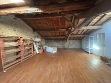Propriété à vendre 10 pièces 400m2 habitable sur 3,5 hectares de terrain,  piscine et dépendances.