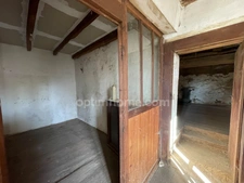 Maison à rénover avec grange et jardin à Châteauponsac