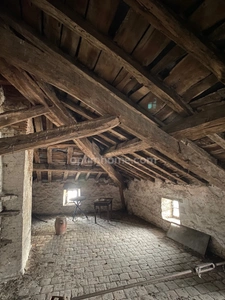 Grande maison en pierre de 227m2 centre bourg, 6 chambres.
