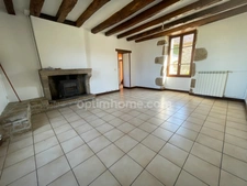 Maison en pierre  avec jardin deux garages et dépendances