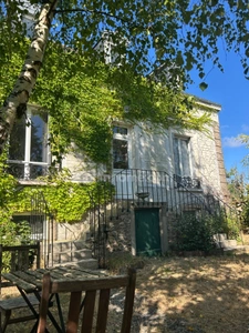 Maison bourgeoise de 8 pièces avec jardin, garage et dépendances