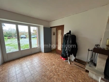 Maison individuelle en pierre de 126 m2 avec dépendances sur terrain de 2610 m2.