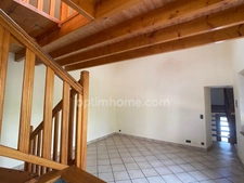 Maison de  bourg de 95m2, 3 chambres sur parcelle de 360m2 avec piscine et garage.
