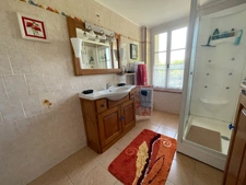 Maison de 107m2 avec double  garage et 3663 m2 de terrain 