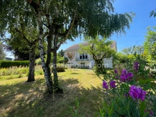 Maison de 3 chambres avec sous sol complet sur 837 m2 de terrain 