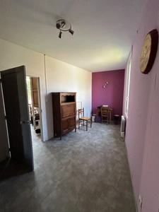 Maison de caractère de 193m2 avec 4 chambres garage et grandes dépendances.