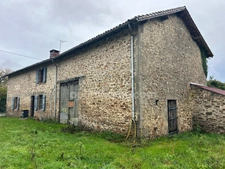 Corps de ferme à rénover avec 9511 m2 de terrain
