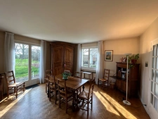 Très grande maison de caractère de 250m2 avec 8 chambres sur un beau parc de 2440m2.
