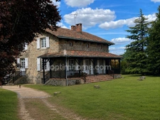 Trés belle maison  de 12 pièces sur 26925 m2 de terrain 