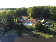Très belle Propriété de  6,7hectares avec maison de plain-pied de 200m2, plan d'eau, gîte et dépendances 
