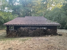 un chalet au bord de l'eau 