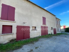 Maison et grandes granges et 54000 m2 de terrain avec étang 