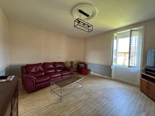 Maison de caractère de 193m2 avec 4 chambres garage et grandes dépendances.