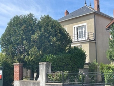 Belle maison individuelle de village de 115 m2 avec jardin et double garage.