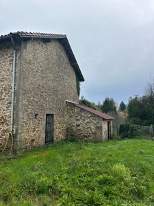 Corps de ferme à rénover avec 9511 m2 de terrain